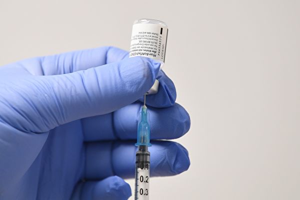 圖為中共病毒疫苗。（JUSTIN TALLIS/Getty Images）