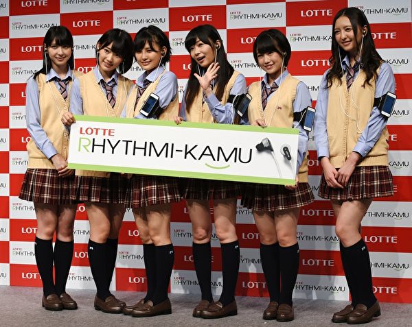 HKT48 Natsumi Matsuoka, Sakura Miyawaki, Haruka Kodama, Rino Sashihara, Mio Tomonaga and Madoka Moriyasu