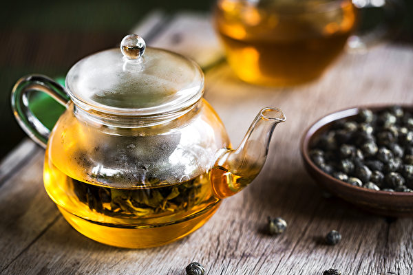 最常見的青茶是烏龍茶，發酵程度高的青茶，喝起來脾胃更舒服。(Shutterstock)