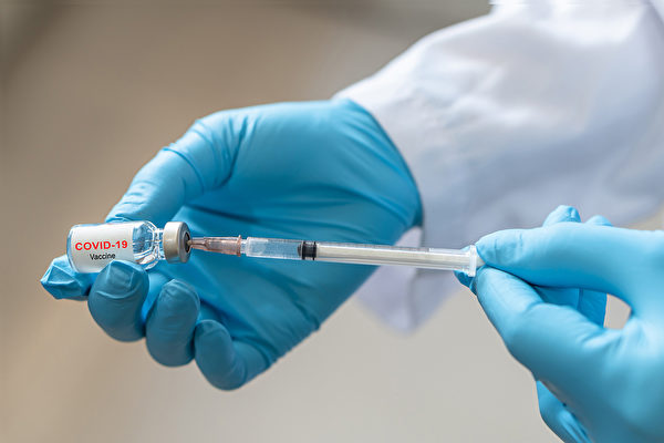 癌症病人是否可以接種新冠疫苗？接種疫苗產生副作用的風險會更高嗎？(Shutterstock)
