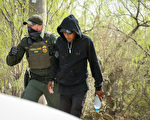 前美CBP局长：3月非法越境者激增至15万