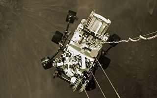 NASA公布毅力号登陆火星一刻俯视图