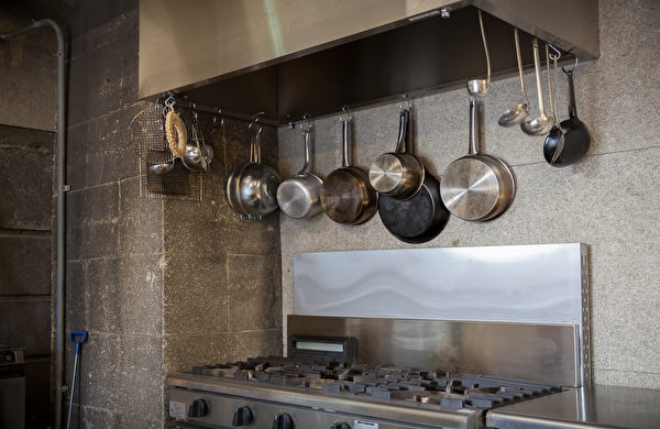 Professional,Kitchen,In,A,Restaurant,Shutterstock,图