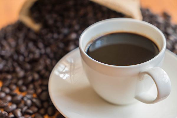 咖啡不能与维生素B群补充锭同时食用。（Shutterstock）