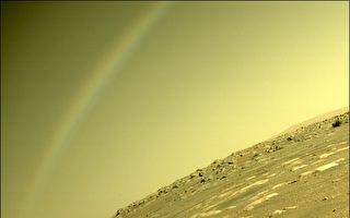 NASA在火星上拍到彩虹高掛天空？