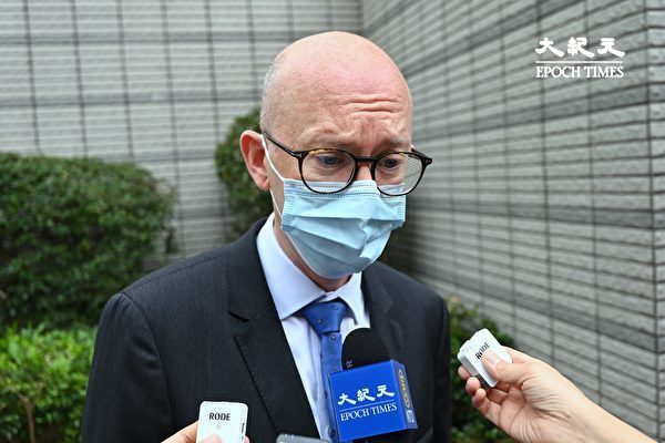 4月16日，香港「8.18集會」與「8.31集會」案進行宣判程序。歐盟駐香港辦事處副辦事處主任韋理斯（Charles Whiteley）前來關注。（宋碧龍/大紀元）