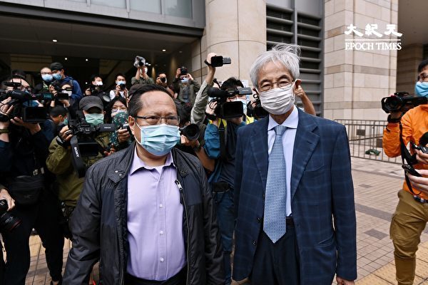 4月16日，香港「8.18集會」與「8.31集會」案進行宣判程序。圖為何俊仁（左）、李柱銘（右）到場。（宋碧龍/大紀元）