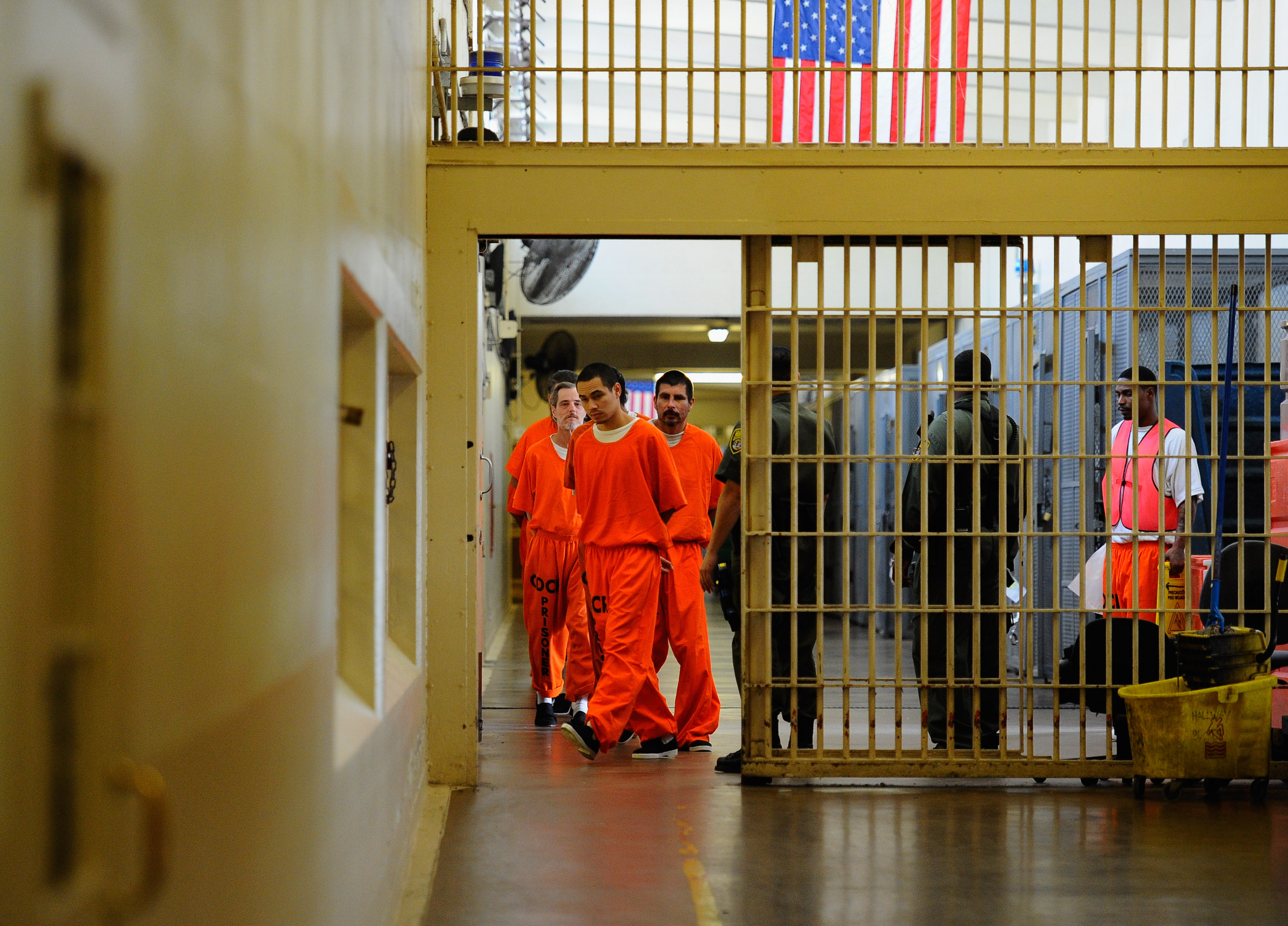 加州法官發布臨時限制令 暫停提前釋放重罪史慣犯