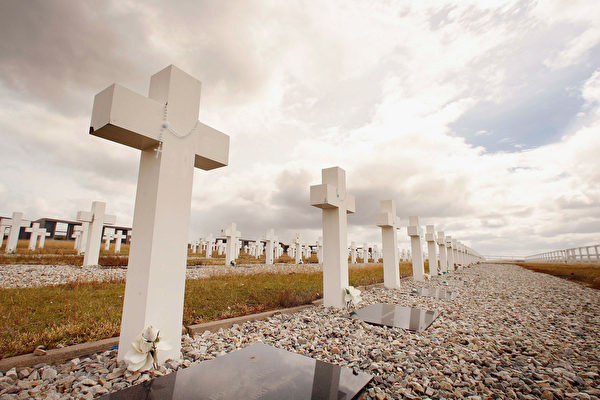 2007年2月7日，福岛战争25周年之际，福克兰岛上的受难者公墓。（Peter Macdiarmid/Getty Images）