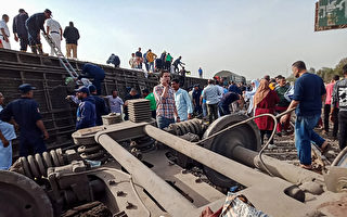 组图：埃及火车出轨事故酿11死98伤