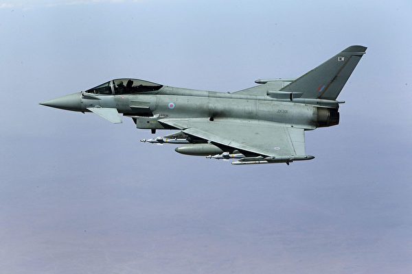 2016年9月21日，英國空軍的颱風戰鬥機參加對恐怖組織伊斯蘭國的空襲。（Petros Karadjias /AFP via Getty Images）