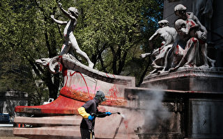 變性者仇警者暴力破壞公共雕塑 六人被捕