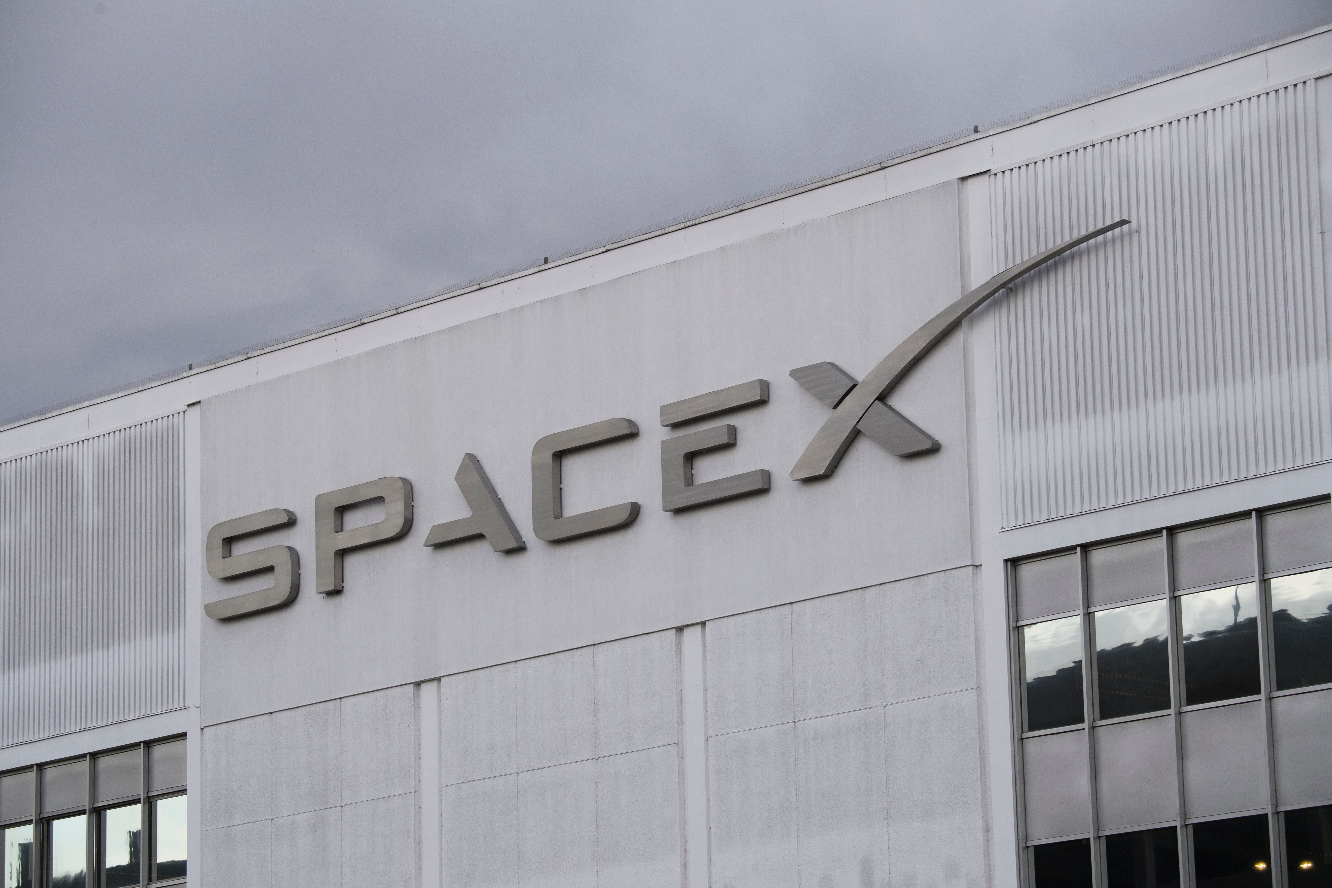SpaceX与长滩市签约 将在港口回收火箭