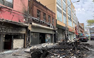 法拉盛40路户外用餐木屋  被人纵火焚毁