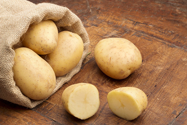马铃薯有养胃的功效，也能改善胃炎、胃溃疡。(Shutterstock)