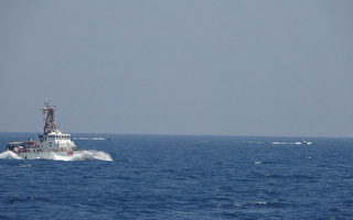 伊朗13艘快艇高速逼近 美舰两度开火示警