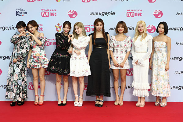 TWICE連兩週入告示牌200榜 多組韓女團獲佳績