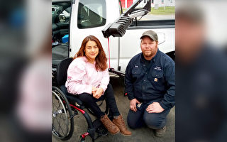 美国善心机械师修复截瘫妇女的轮椅升降机