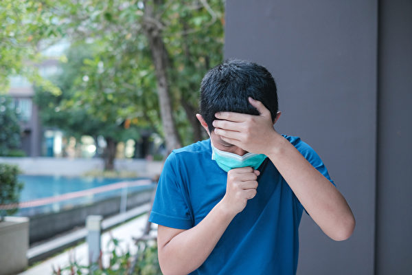 台湾爆发新冠肺炎本土疫情后，有患者在家猝死，可能与沉默缺氧有关。(Shutterstock)