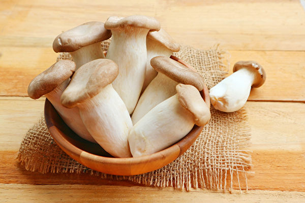 多食用菇類可大幅降低罹癌風險，在新冠疫情期間還能提升免疫力。(Shutterstock)