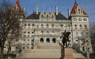 紐約州議會通過撥款 支持對庫默彈劾調查