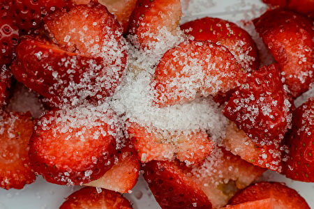 Chopped,Strawberries,With,White,Sugar,草莓切片加糖,冷冻草莓,冷冻草莓切片