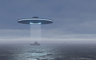 前苏联海军总司令：帽状UFO从海中飞出