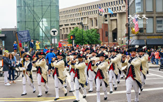 【视频】波士顿万人游行 庆祝《独立宣言》245周年