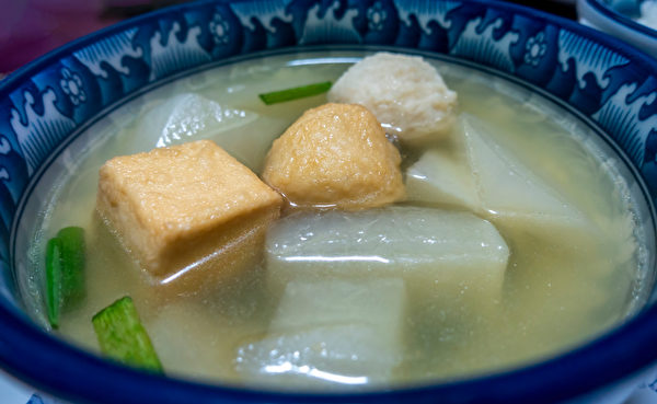 Close-up,Of,A,Bowl,Of,Simple,Homemade,Japanese,Oden,Soup,