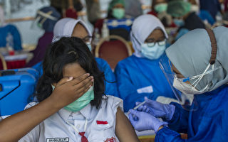 打科兴疫苗病殁反增 印尼医护加打莫德纳
