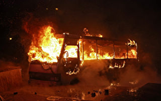 意大利巴士起火燃燒 司機勇救25個孩子
