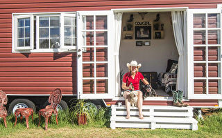 組圖：無力承擔貸款 西澳女拖車上造微型房