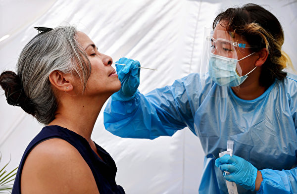 隨著Delta變種病毒入侵，使美國確診病例快速增加。 (Mario Tama/Getty Images)