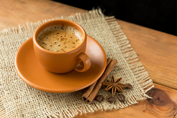 黑咖啡混搭一些香料、中药材，能增强抗发炎效果。(Shutterstock)