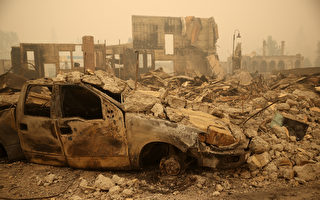组图：加州野火再肆虐 烧毁面积逾50万英亩