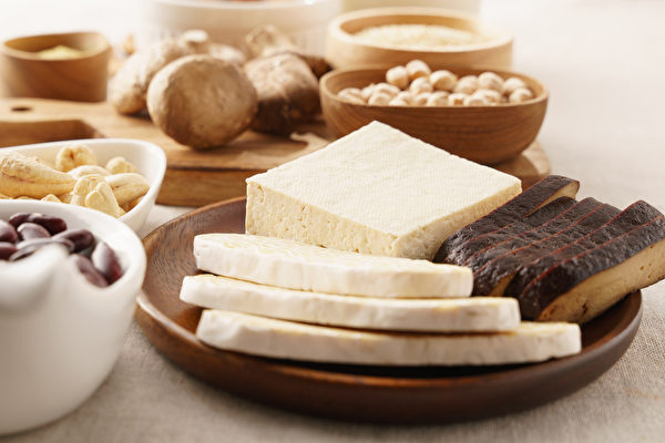 叫作“豆腐”的产品有好几种，吃对才能减重、补钙又增肌。(Shutterstock)