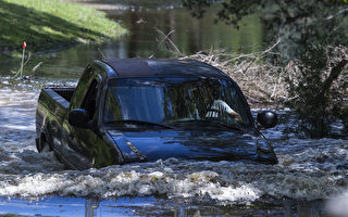 热带风暴袭北卡酿洪水和停电灾情 35人失踪