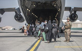 美使館警告：喀布爾機場外的美國人立即離開