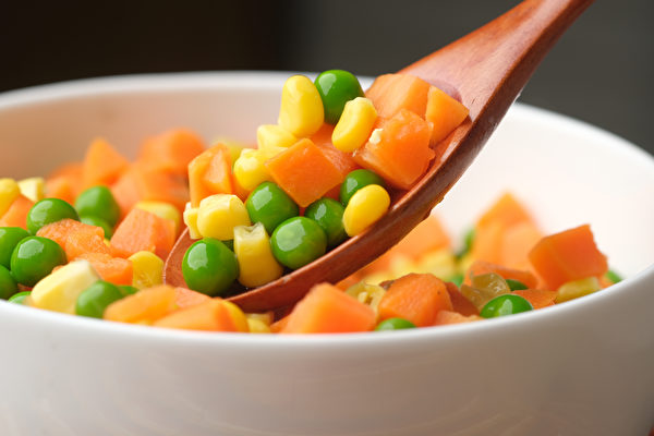 三色蔬菜（三色豆）中的豌豆仁屬於澱粉，而非蔬菜。(Shutterstock)
