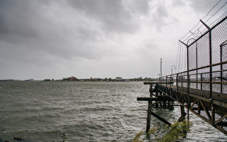 “极为罕见”飓风艾达使密西西比河水倒流