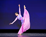 组图一：第九届中国古典舞复赛青年女子组风采