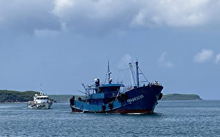大陸漁船越界違法捕魚 遭台灣海巡隊扣押