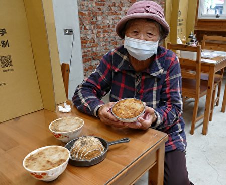曾经在街头摆摊卖碗粿的阿娇姨，如今已88岁高龄。