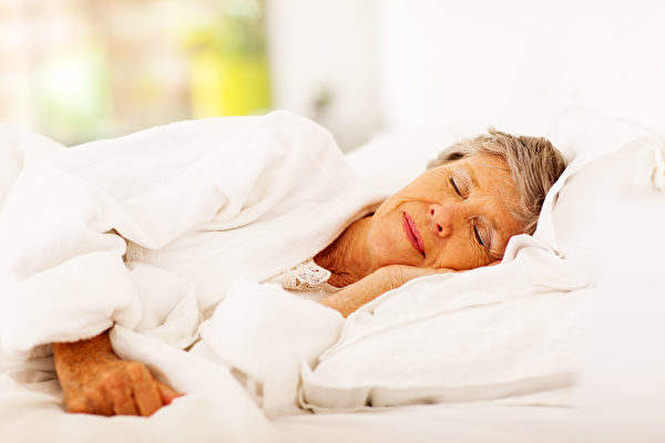 研究：老年人睡眠時長會影響大腦認知