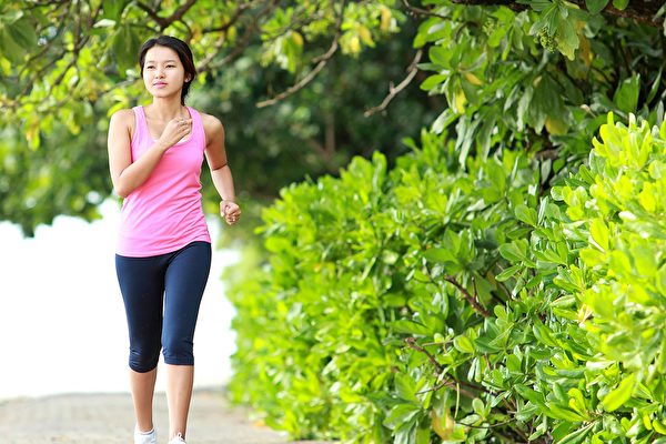 适度的运动，可以缓解癌症疲劳，对于抗癌非常重要。(Shutterstock)
