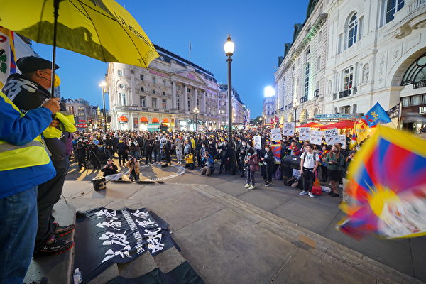10月1日，在倫敦市中心的皮卡迪利廣場（ Piccadilly Circus）的集會現場