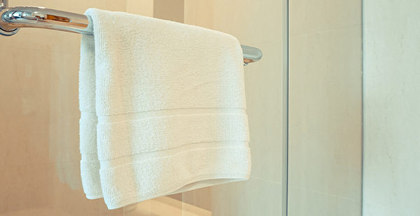 浴巾太久不洗，会滋生细菌，引起传染病。多长时间洗一次合适？(Shutterstock)