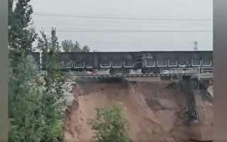 视频：山西洪水冲垮大桥 铁轨悬空 惊险万分