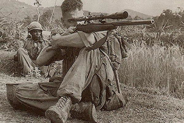 美军传奇狙击手 独自爬行几天去歼灭北越将军