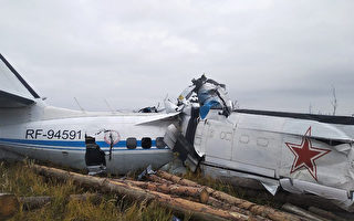 俄罗斯飞机坠毁 16人死6人重伤